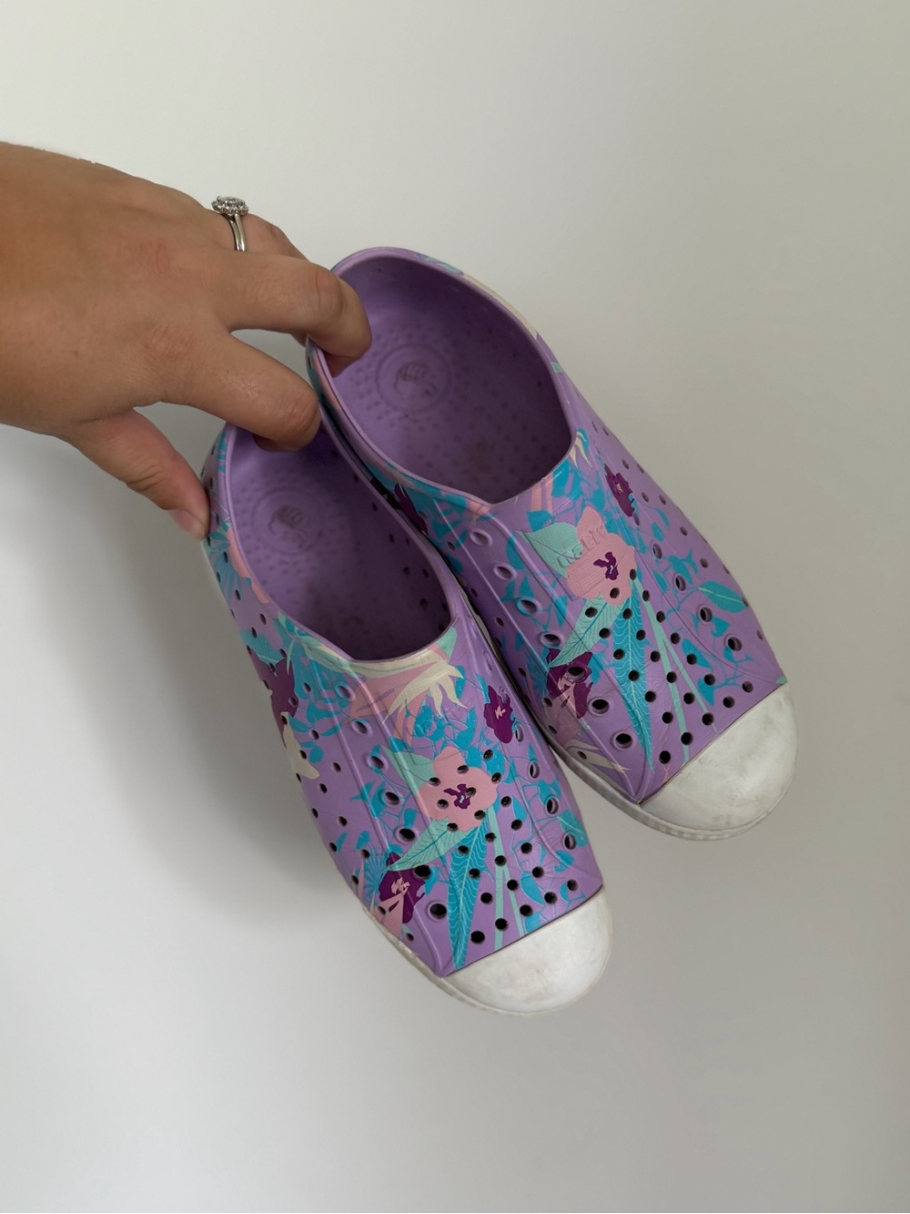 Native Jefferson Girls Purple Floral Slip-On Shoes (Size J3)